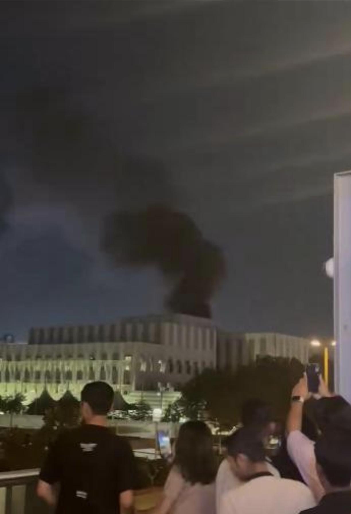 真的没有红线了！
美国驻阿联酋大使馆被命中
美国驻科威特大使馆被命中
美国驻沙特