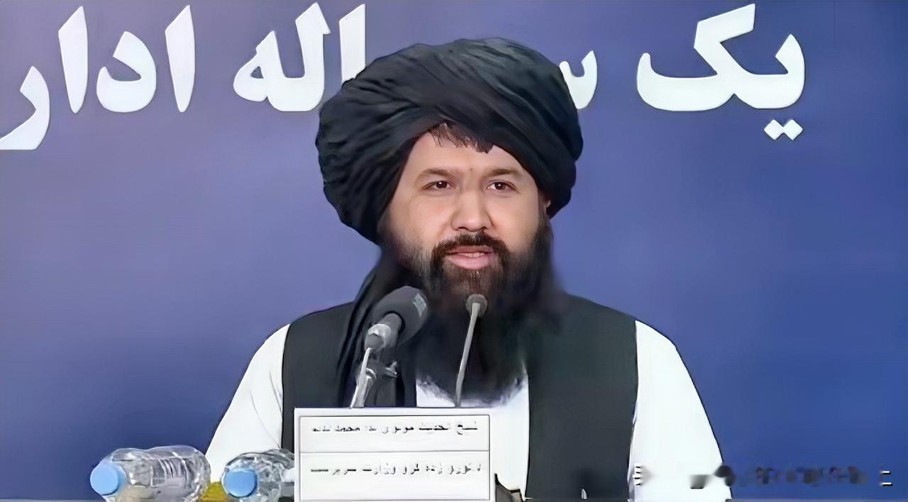 这个消息是典型的假新闻。

虽然对阿富汗女性来说，真实情况不容乐观。

但新闻的