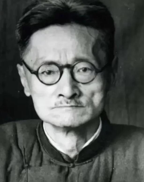 1928年11月，蒋介石到安徽大学视察，与时任安徽大学校长刘文典吵架，蒋介石狠狠