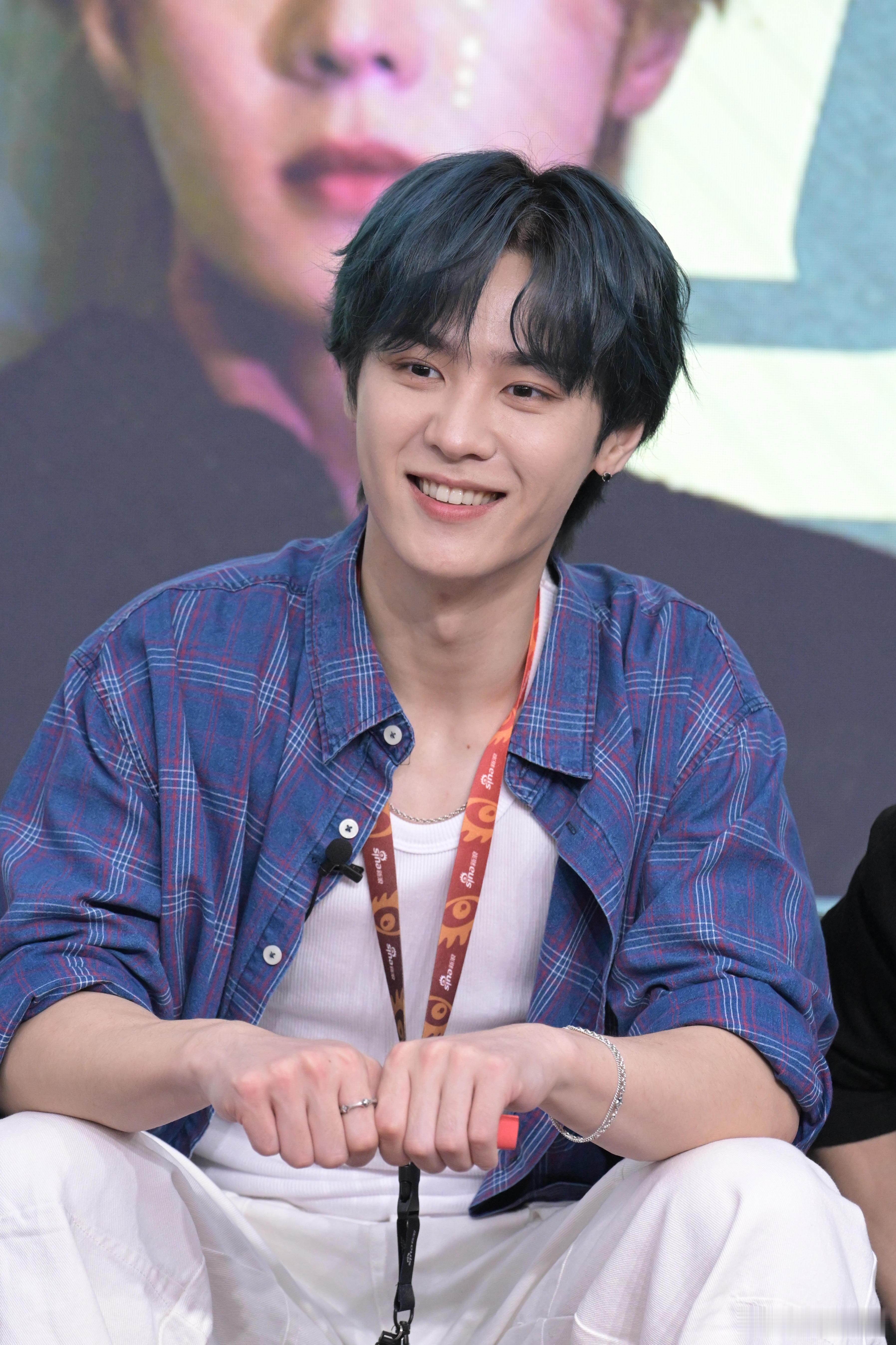 #威神V生图# 今日威神V来新浪扫楼啦！生图看起来也活力满满，好能打！ ​​​