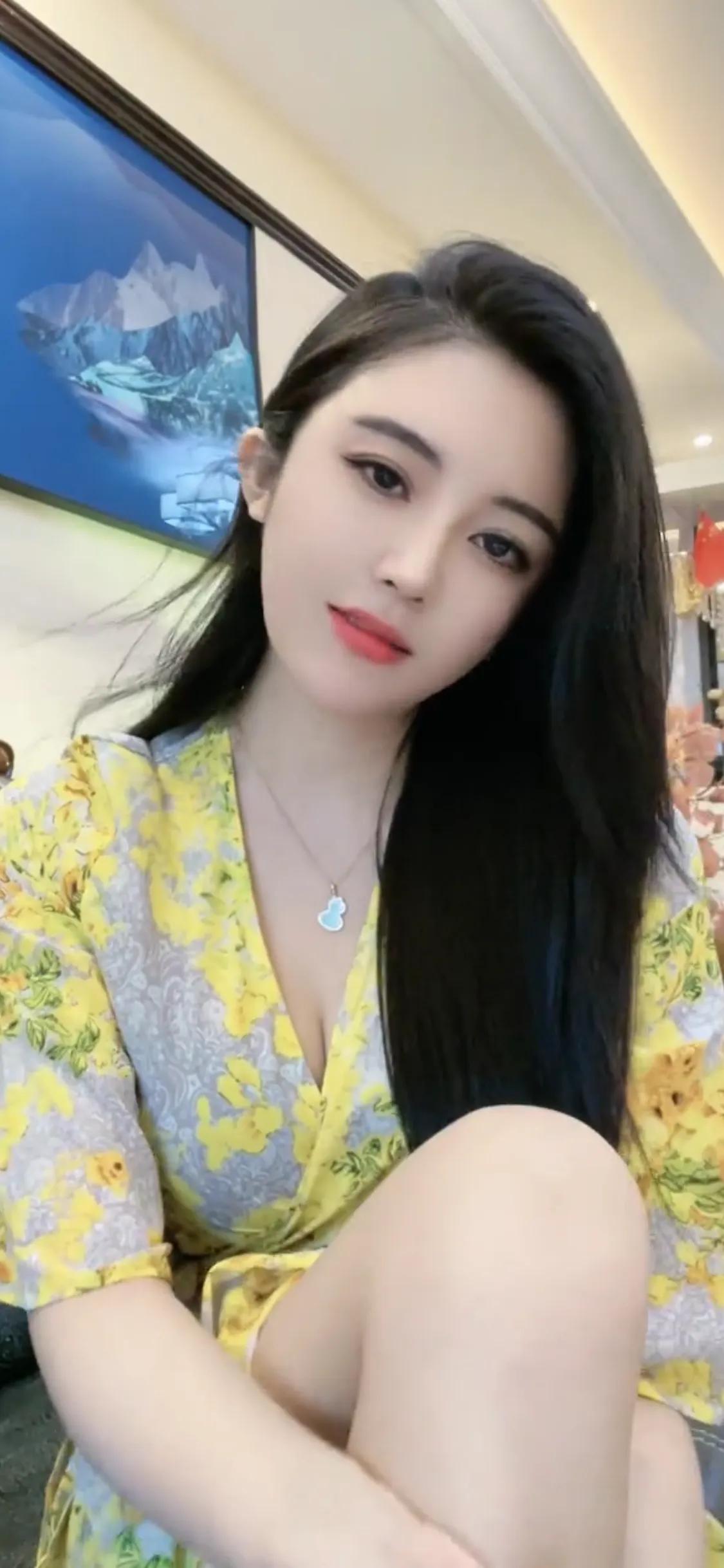 在你的生活中，见过有真正纯友谊的男女吗？

我觉得我们老板和秘书就是纯友谊，每天