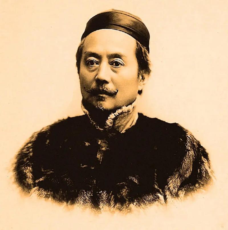 ...辜鸿铭是民国时期的一个天才、怪才——他性格古怪，但能力超强，据说他精通9门