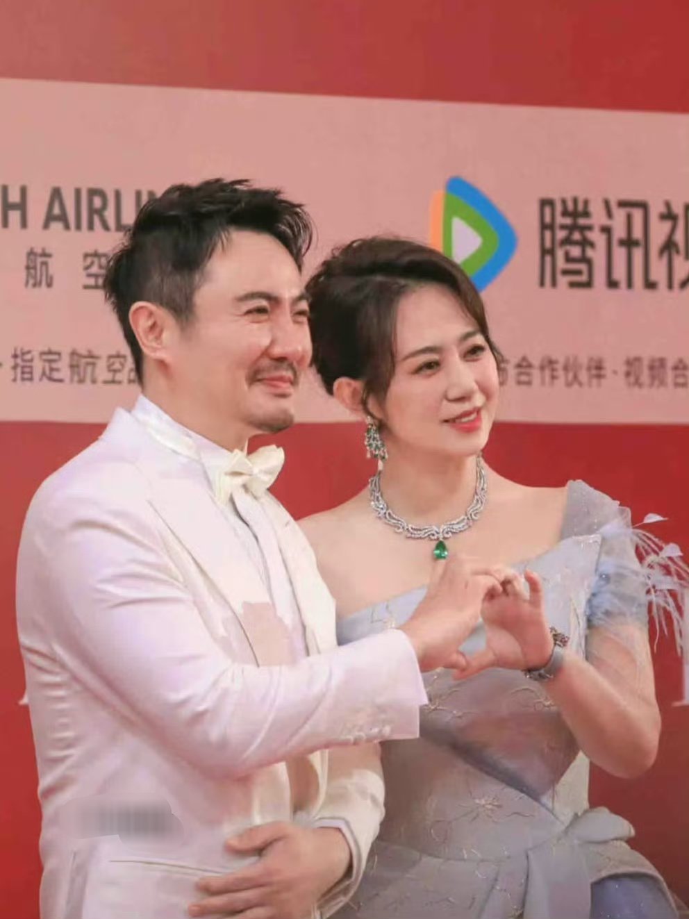 马丽感谢老公和沈腾老婆老cp可以合作，但能不能别骂人家老婆了，真挺委屈的[黑线]