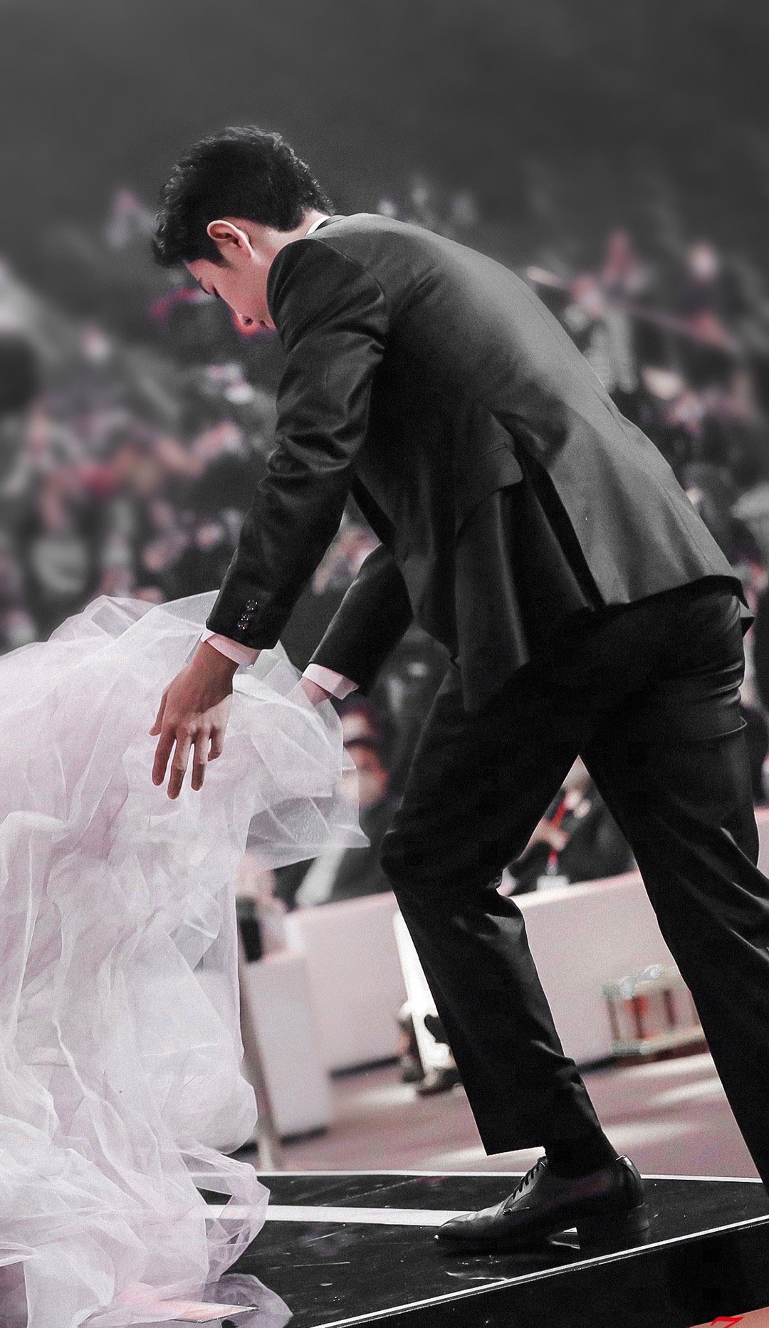 肖战最敬业失踪人口奖这世间万般浪漫，不敌你一身西装。最好的肖战！站姐发的早期肖战