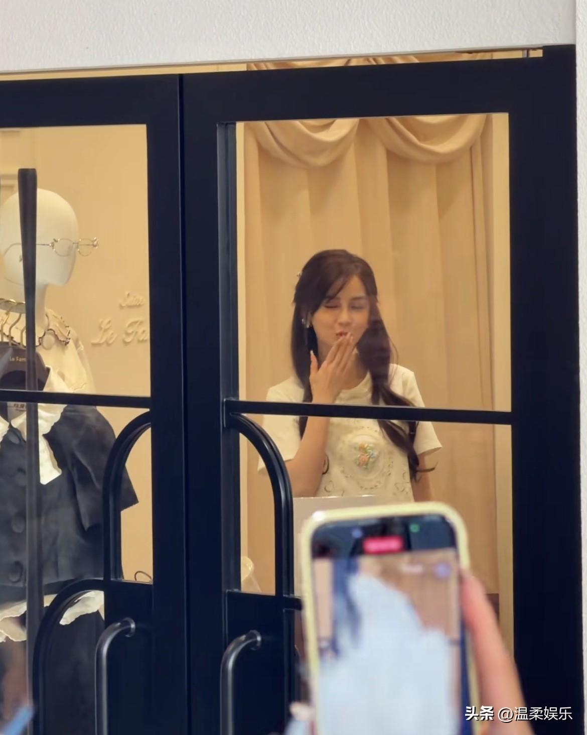 baby今天是春日花仙子！
现在已经到上海了新天地了，这个活动会很快结束，等到晚