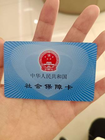 灵活就业的人自己交社保，一个月掏 1000 块，进你自己账户的只有 400 块，