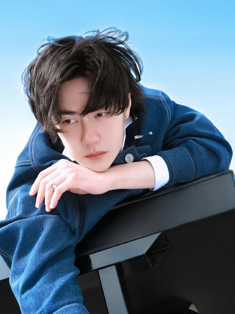 王一博的天台梦境风为序，眼为章。天台梦境，登顶封神