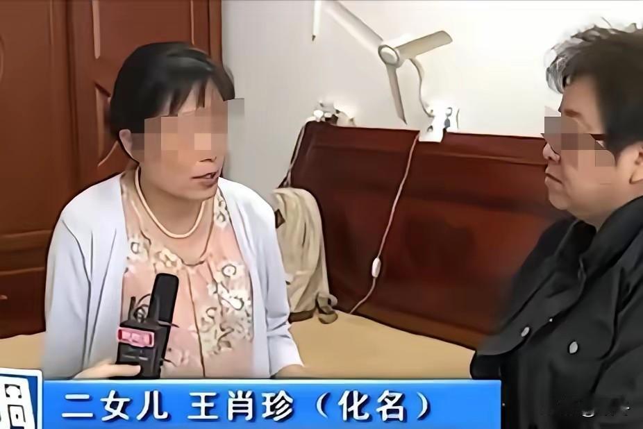 独臂儿子伺候父母20年卖房还债，母亲偷偷喊国外儿女回来争85万房款
 
20年独