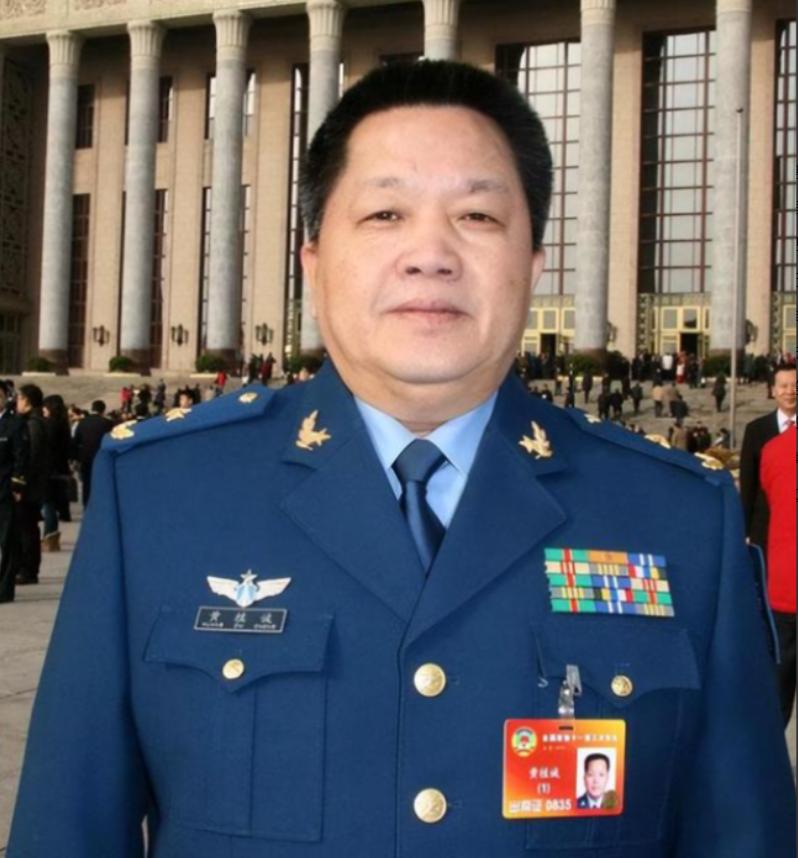 1981年，台湾飞行员黄植诚，驾驶最先进的飞机向大陆投诚，却被后座飞行员察觉，黄