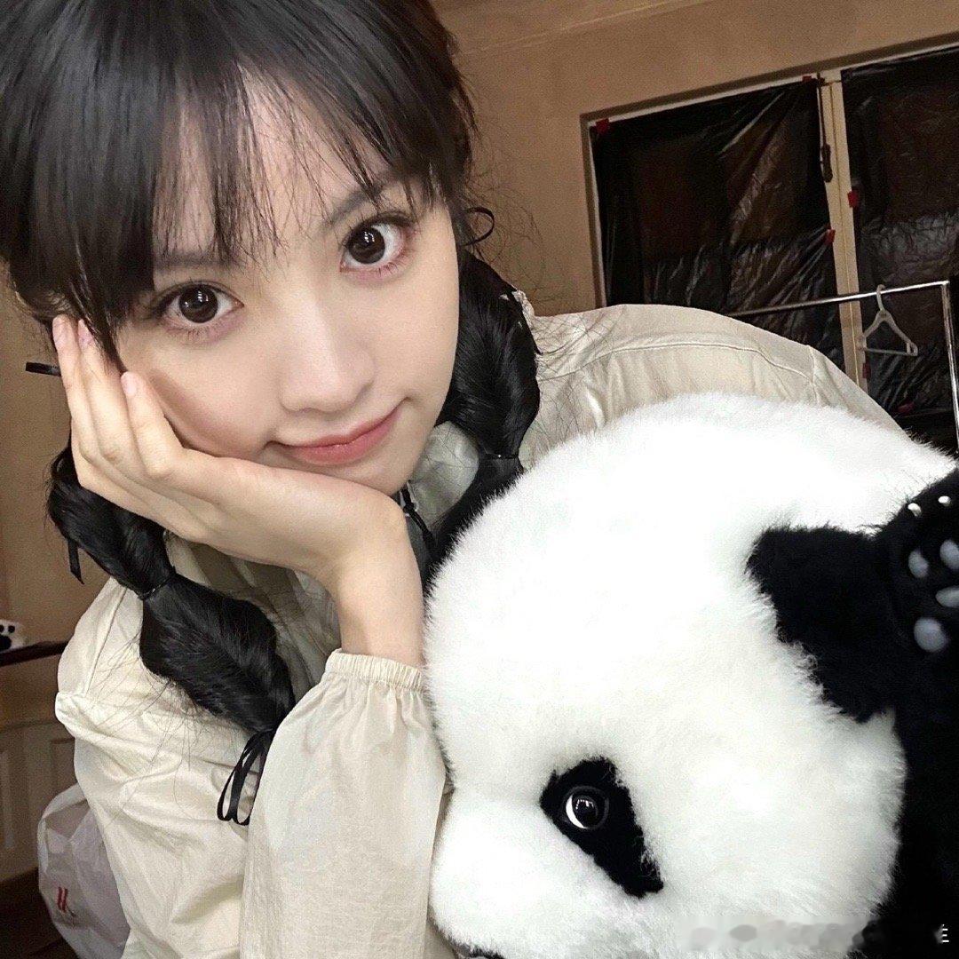 没有人会不爱这样的小田，什么样的风格都能轻松驾驭#田曦薇[超话]# ​​​