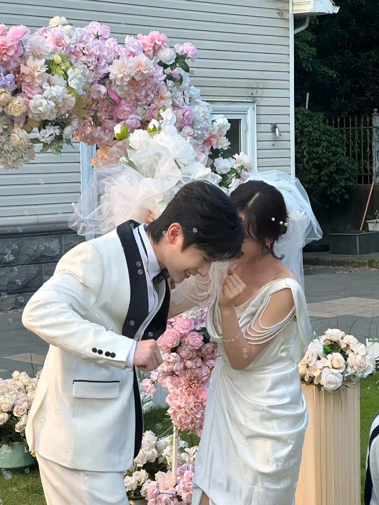 距离沈钦聿@钟正 关舒意@初夏 婚礼还有17天，期待8月28日京婚如意钟正 演员