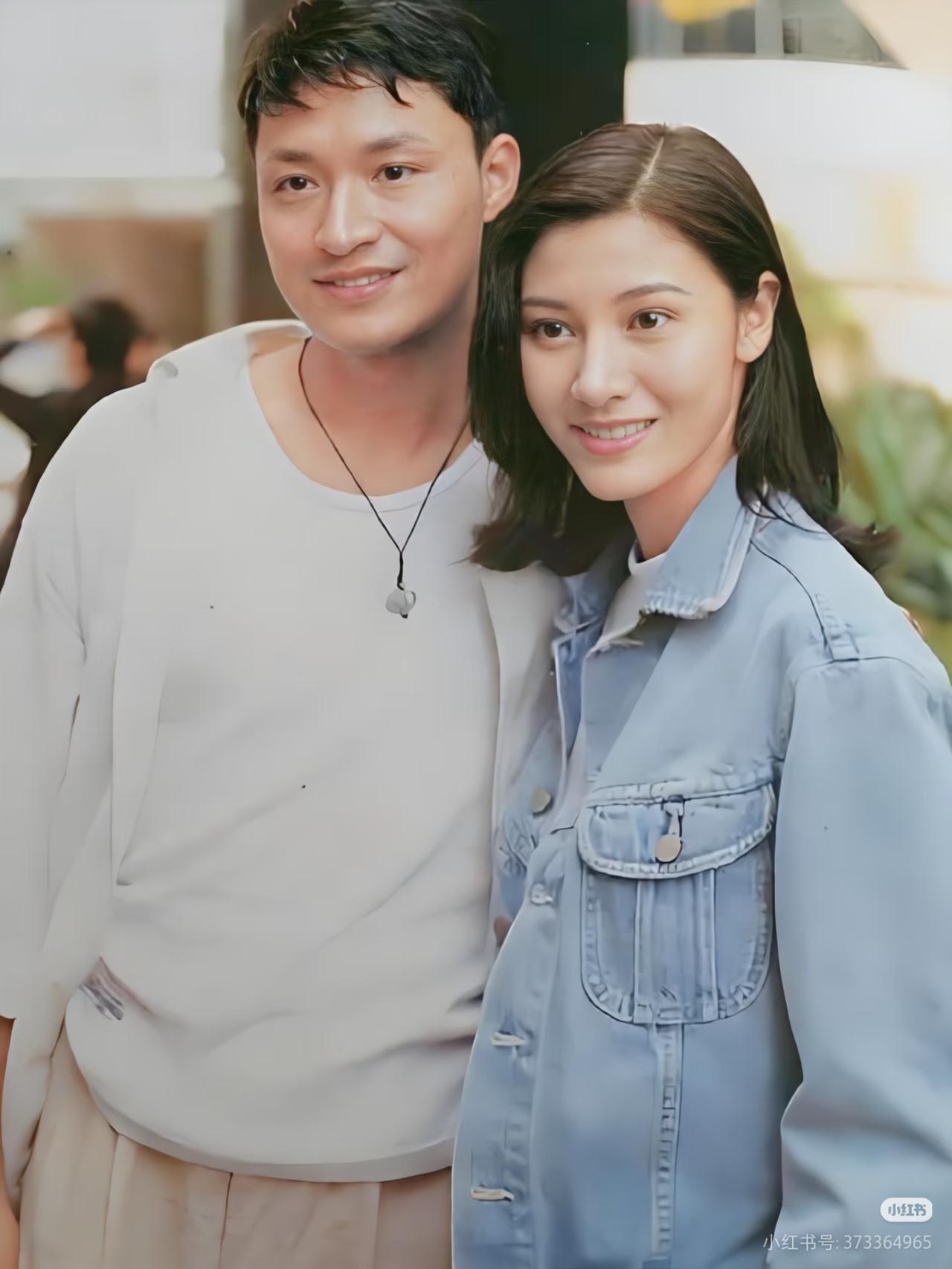 让人没想到的是
他和超级大美女李嘉欣也合作过
俩人合作过一部电影
你们知道是什么