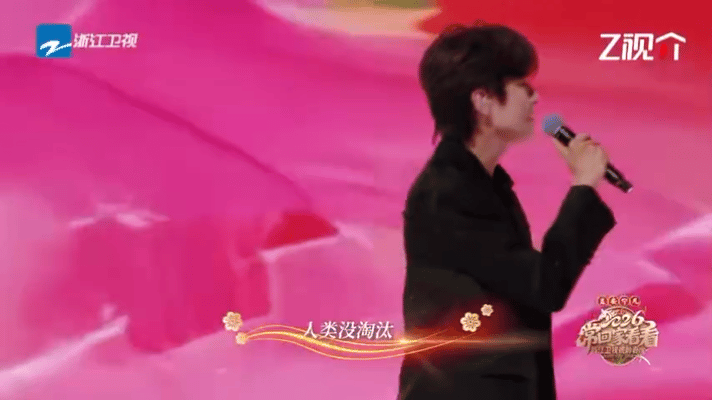 王敬轩舞台转场必有高人指点别人转场靠剪辑，王敬轩转场靠气场！白衫飘飘的古风少年秒