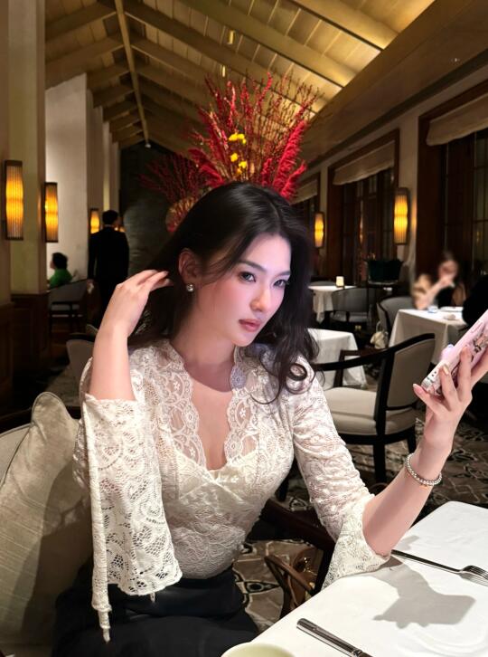 祝我们成为很会赚钱 并且超级漂亮的女性🍽️