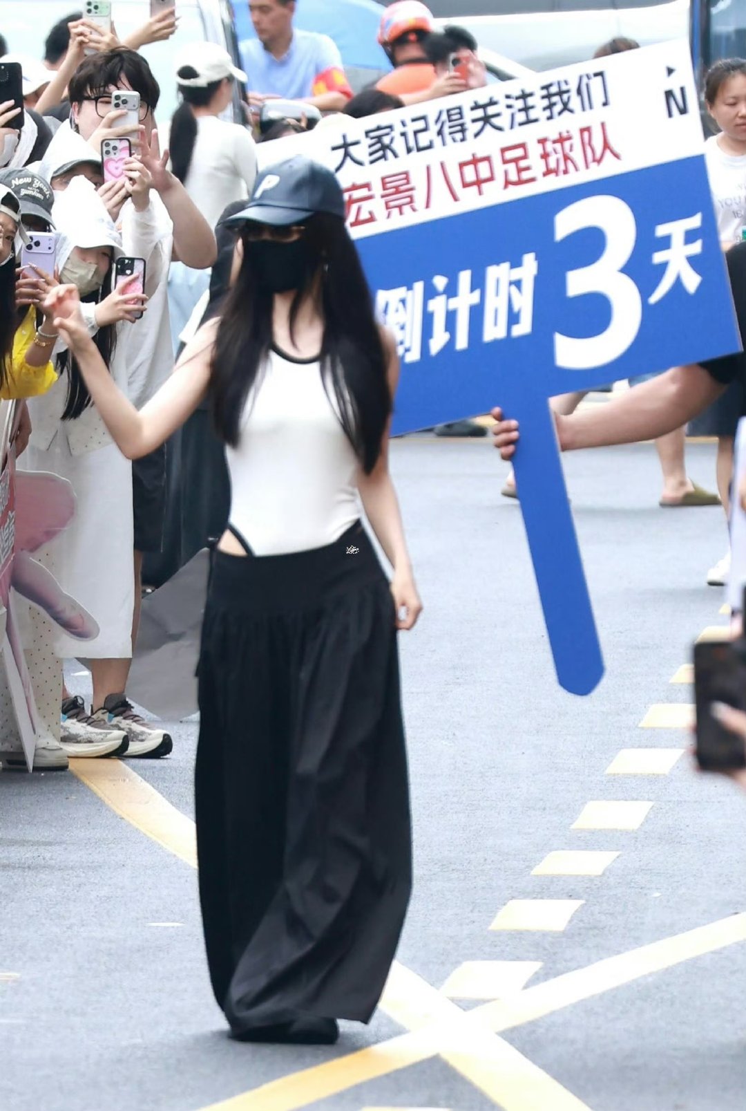 虞书欣林晚星替何盼上班虞书欣腰臀比好迷人 林晚星来替何盼上班了！！ 