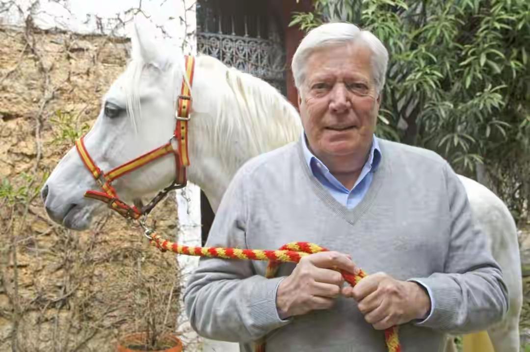 瑞士阿尔卑斯山惊现“自杀式”离奇命案！82岁爱马仕继承人150亿美金人间蒸发，2