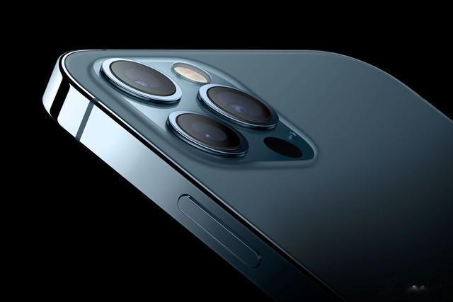 #苹果或在印度启动iPhone17研发# 现在苹果手机代工仍然在国内，iPhon