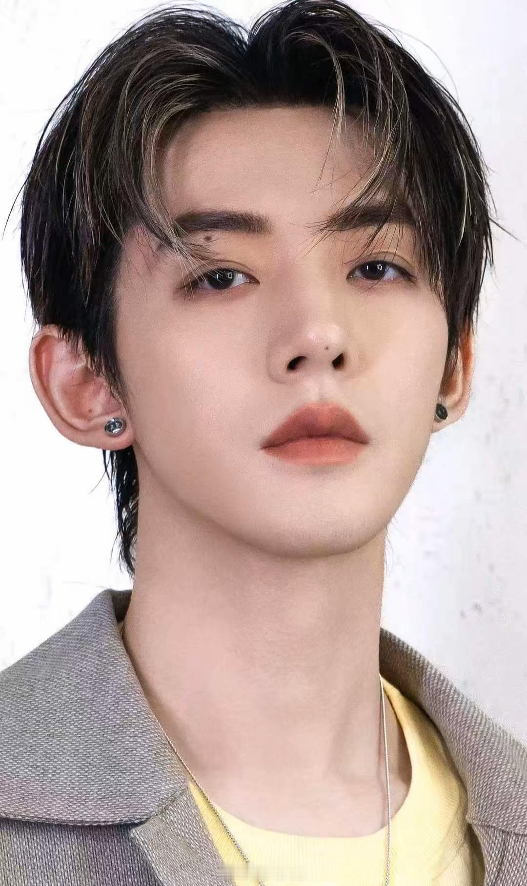 早上欣赏一下邓为的伟大颜值。浑身都来劲嘞邓为