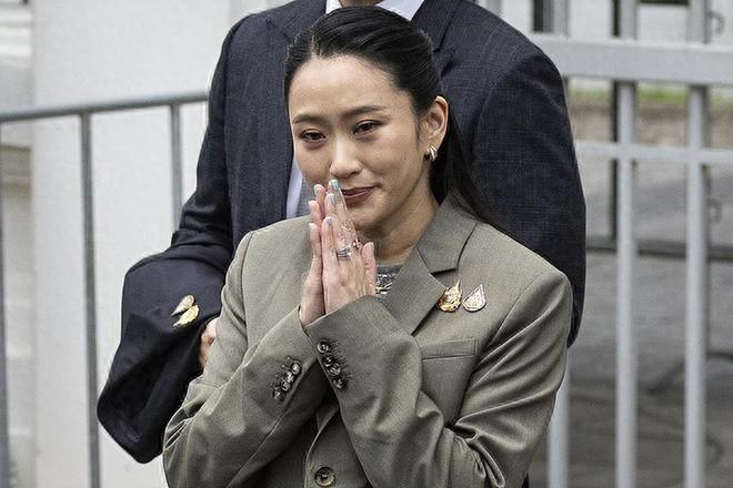 [太阳]佩通坦宣布辞职！

10月22日，佩通坦宣布辞去为泰党党魁职务。该党20