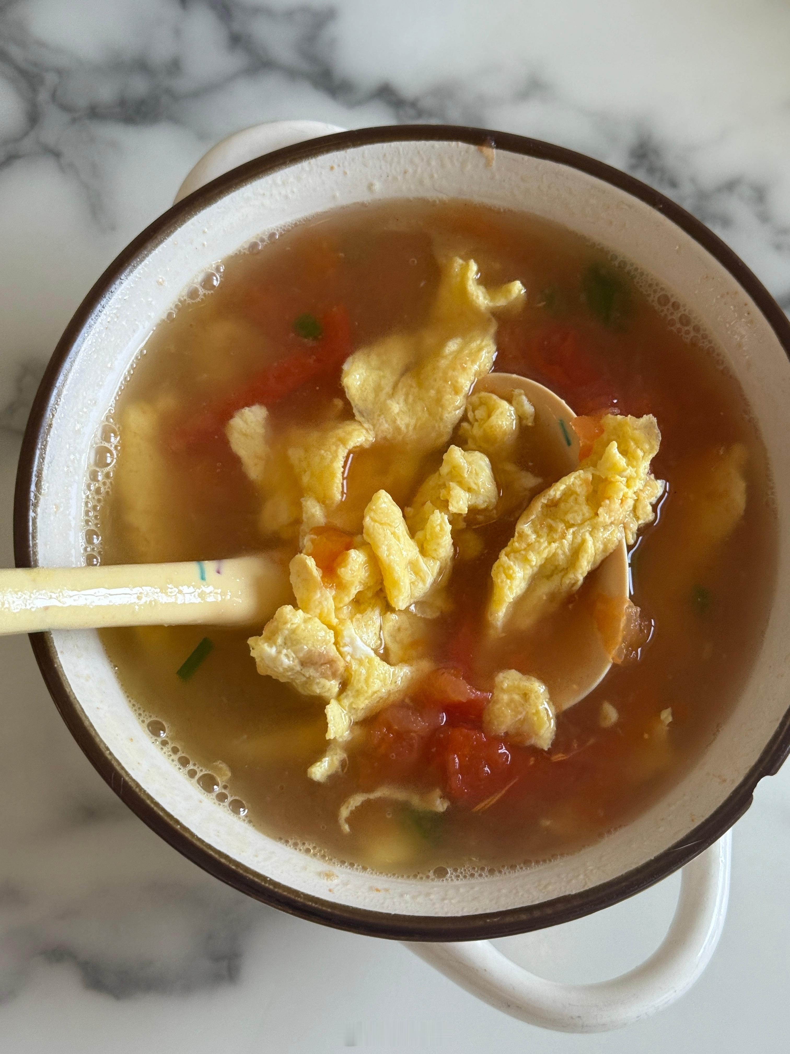 吃饭了，今天买了大小素都爱吃的螃蟹旅蛙剥螃蟹，球宝一边盯着一边咽口水，说爸爸，这