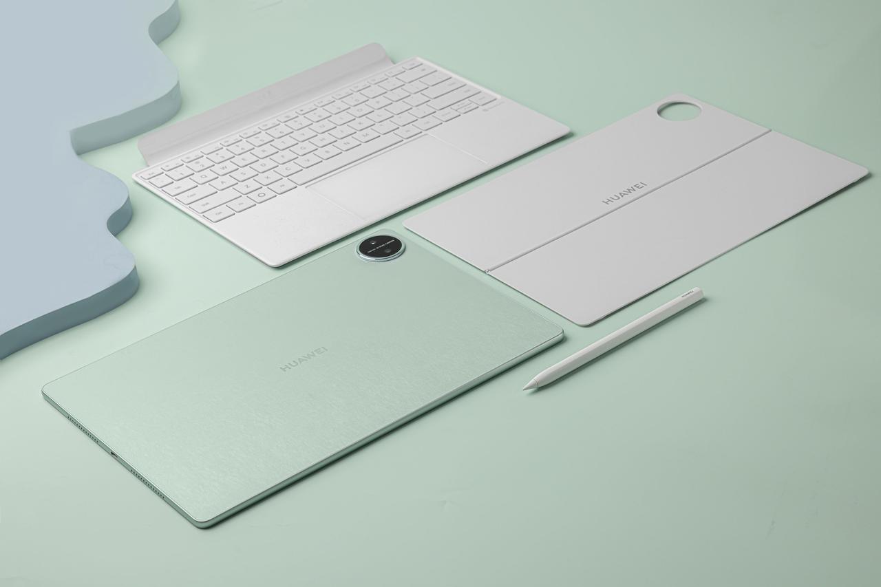 华为MatePad Pro 13.2英寸搭载了超大柔性 OLED 云晰柔光屏，显