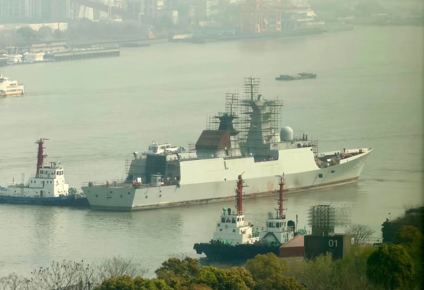 548益阳舰，烟囱变成这样： 