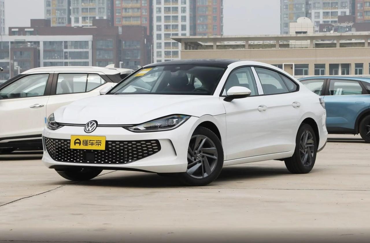 作为“最美大众”之一，凌渡凭借无框车门、溜背造型和德系底盘，一直是年轻人心中的香