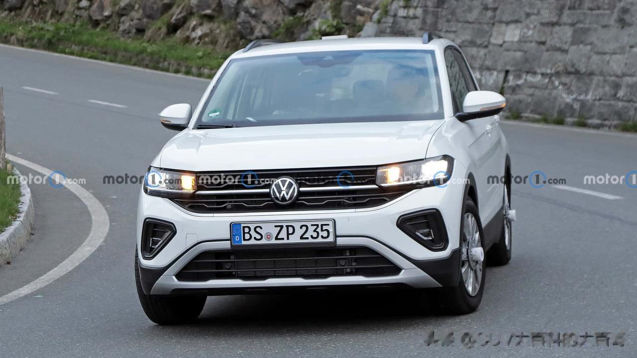 新款大众T-Cross谍照曝光，前脸看上去和一汽大众揽境一样，你们觉得新款大众T