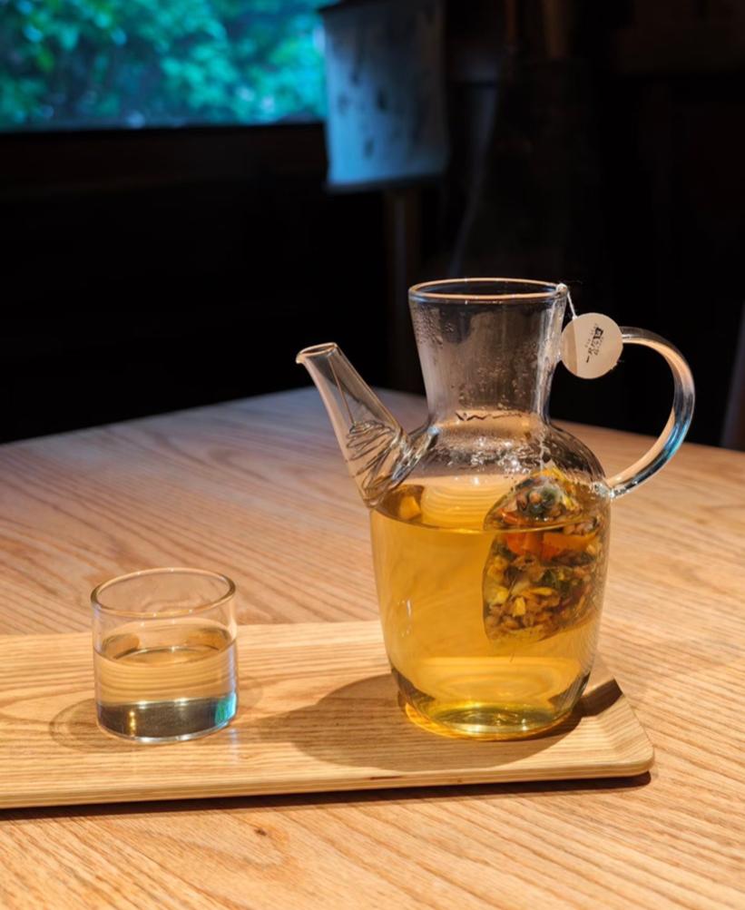 人这一辈子，做人过日子，从来不是比谁话多，而是看谁会说话。

很多人性子直，心里