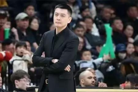 杨鸣并未签约任何CBA球队！漫天执教传闻为何全部落空？
不少球迷持续关注前辽宁男