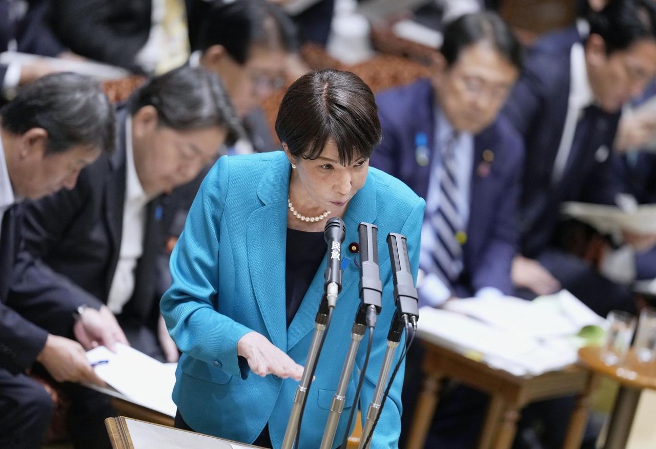 7 月 12 日，南海仲裁案那张非法裁决书，满十年了。
美日菲愣是拉了 13 个