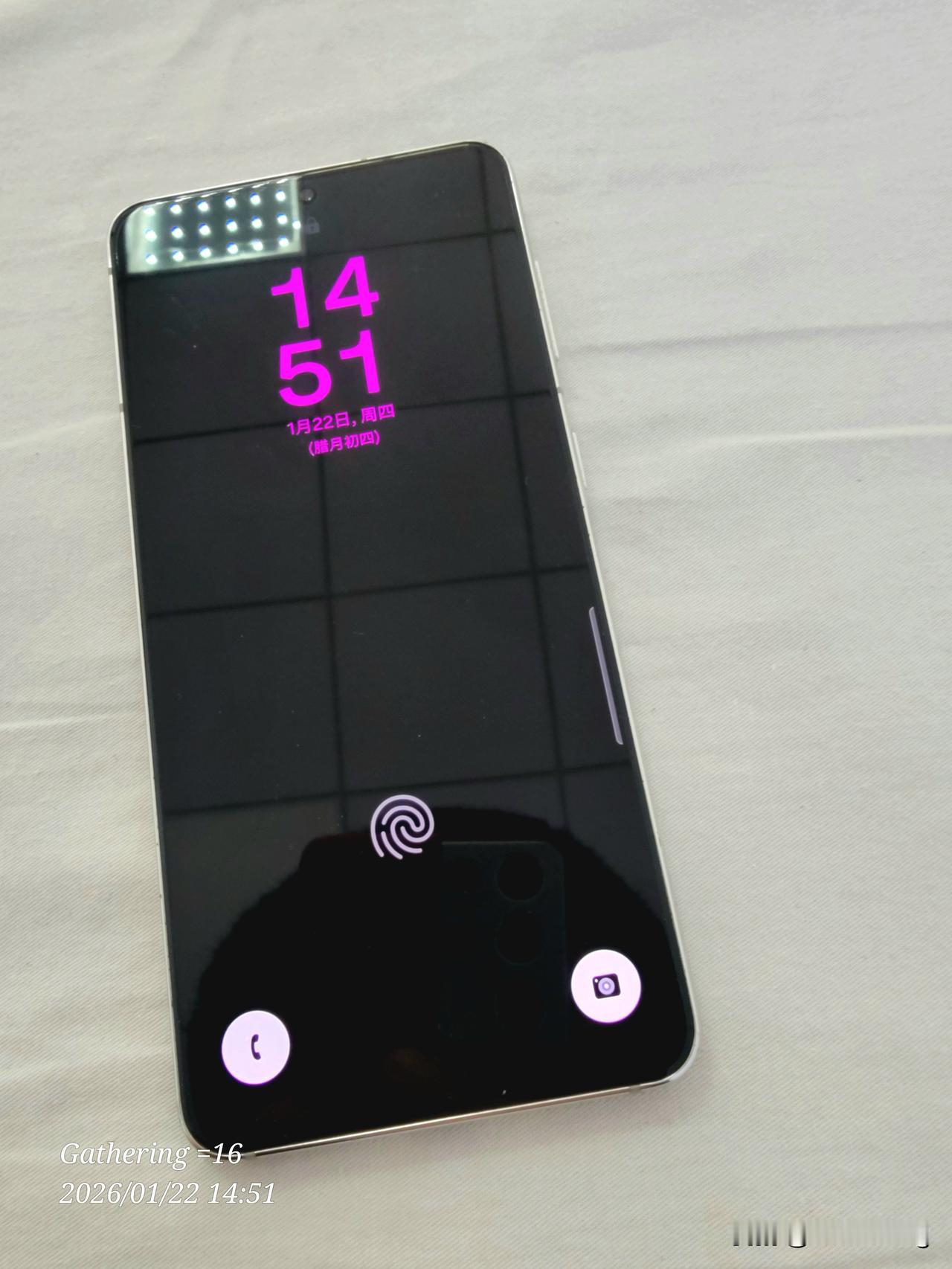 （果不其然，被老乡重摔的这部手机出问题了）指纹密码无法进入系统。屏幕是好的，但是