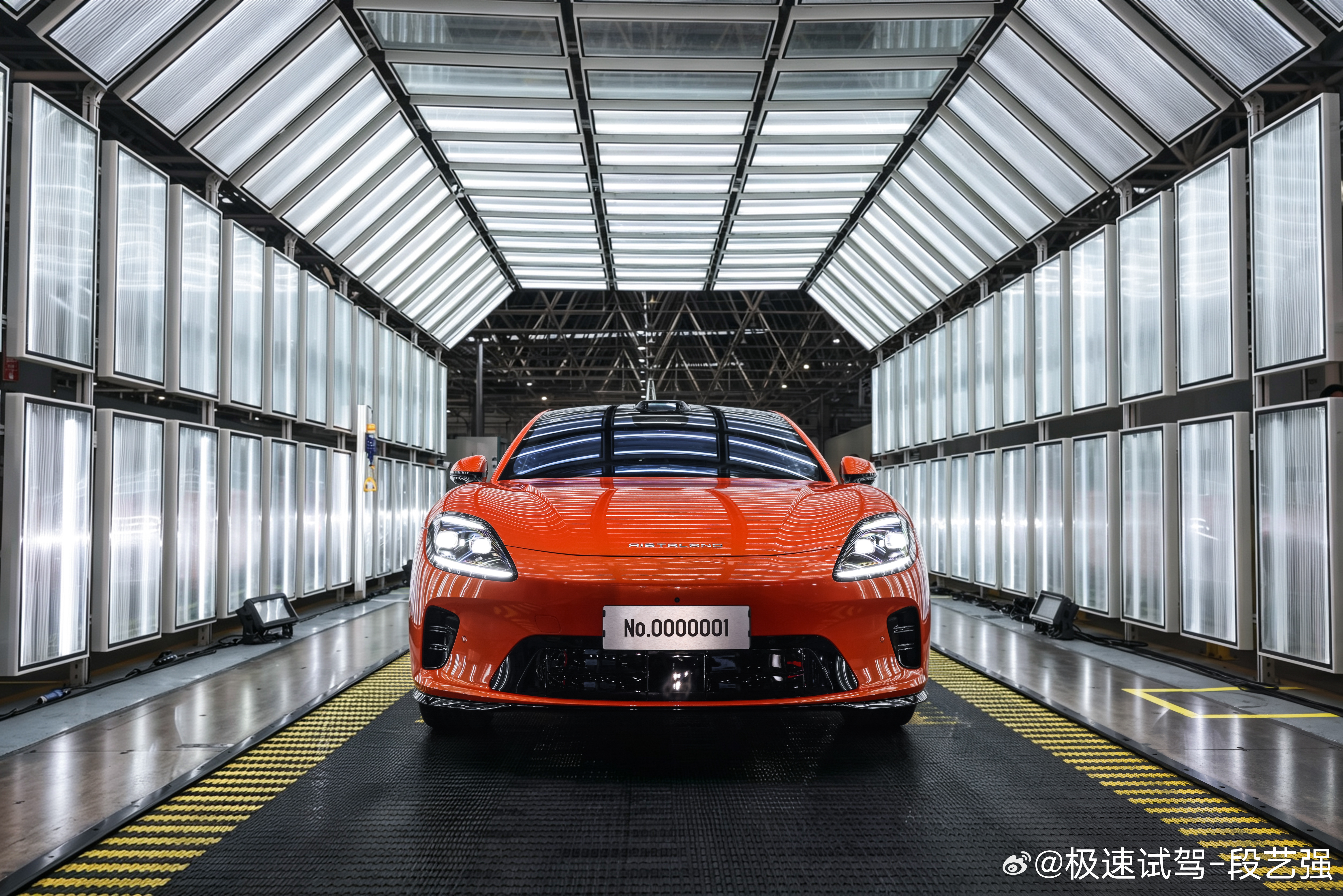 启境GT7首台量产车正式下线 我看到我的YYDS 紫了！6月22日，启境GT7首