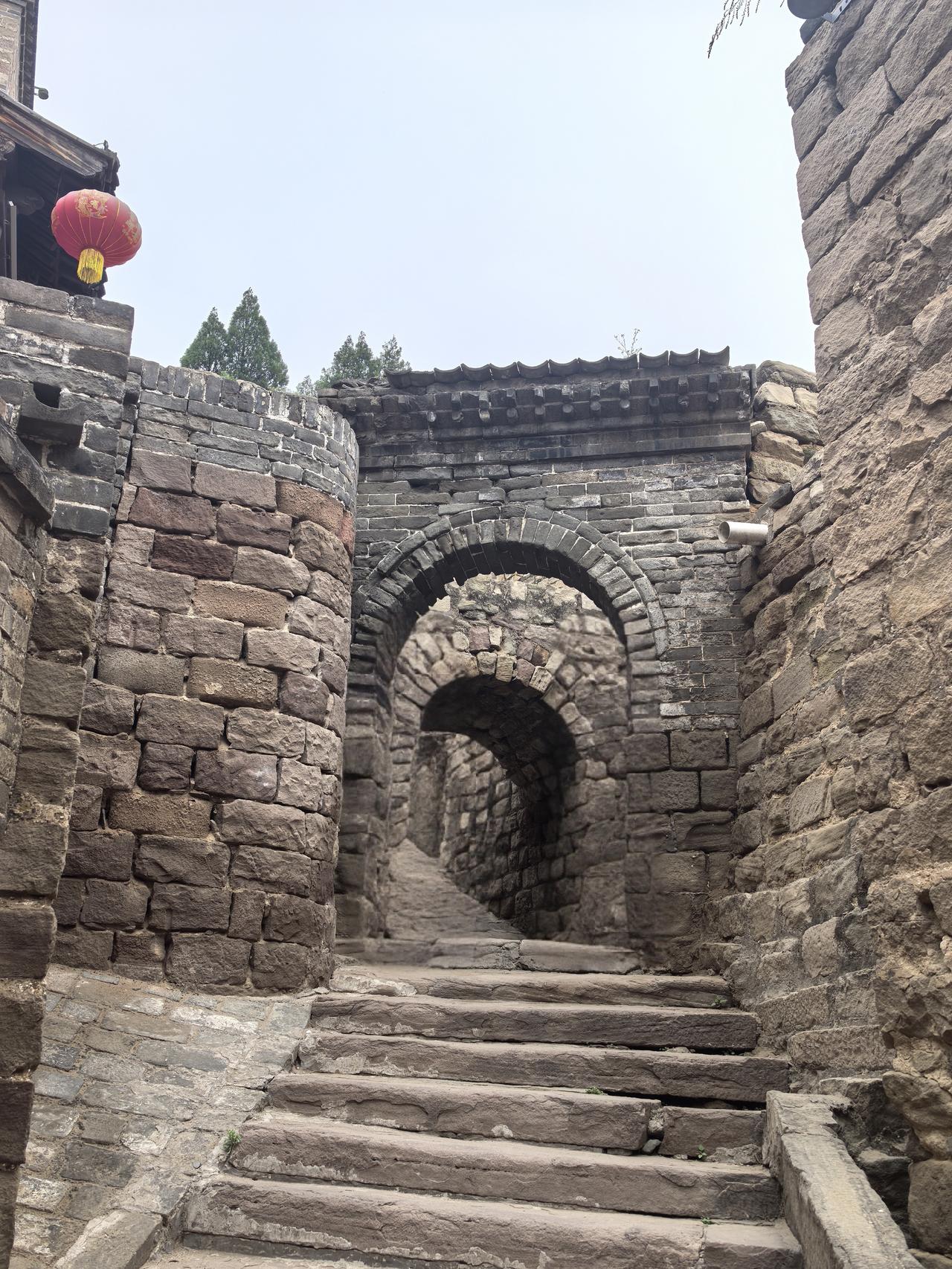 碛口古镇逛了，李家山村也走了，要是没去古镇北面、距此1公里、面朝湫水河，还获评首