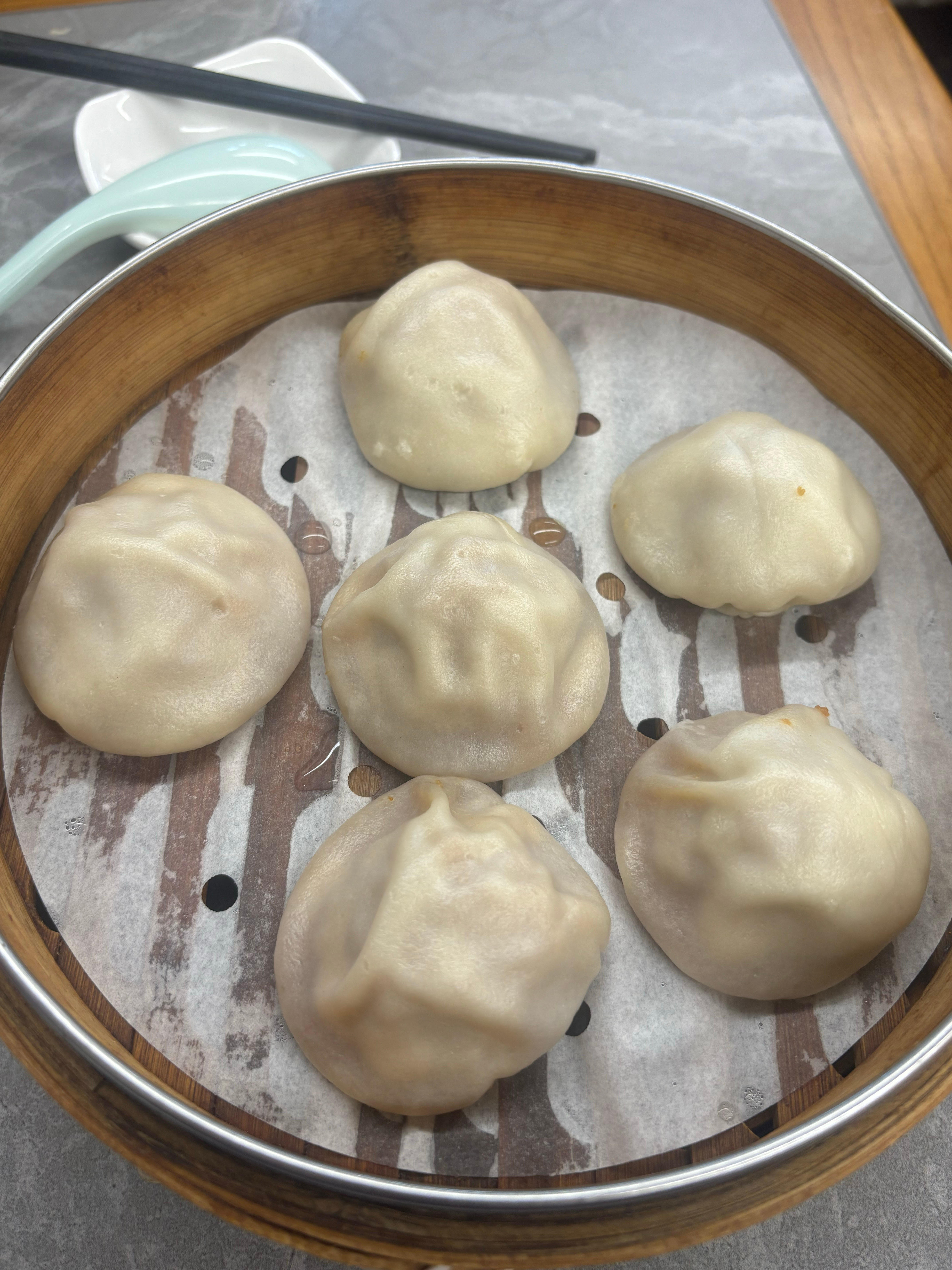 又在吃俺家小宝宝吃的鸡鸣汤包