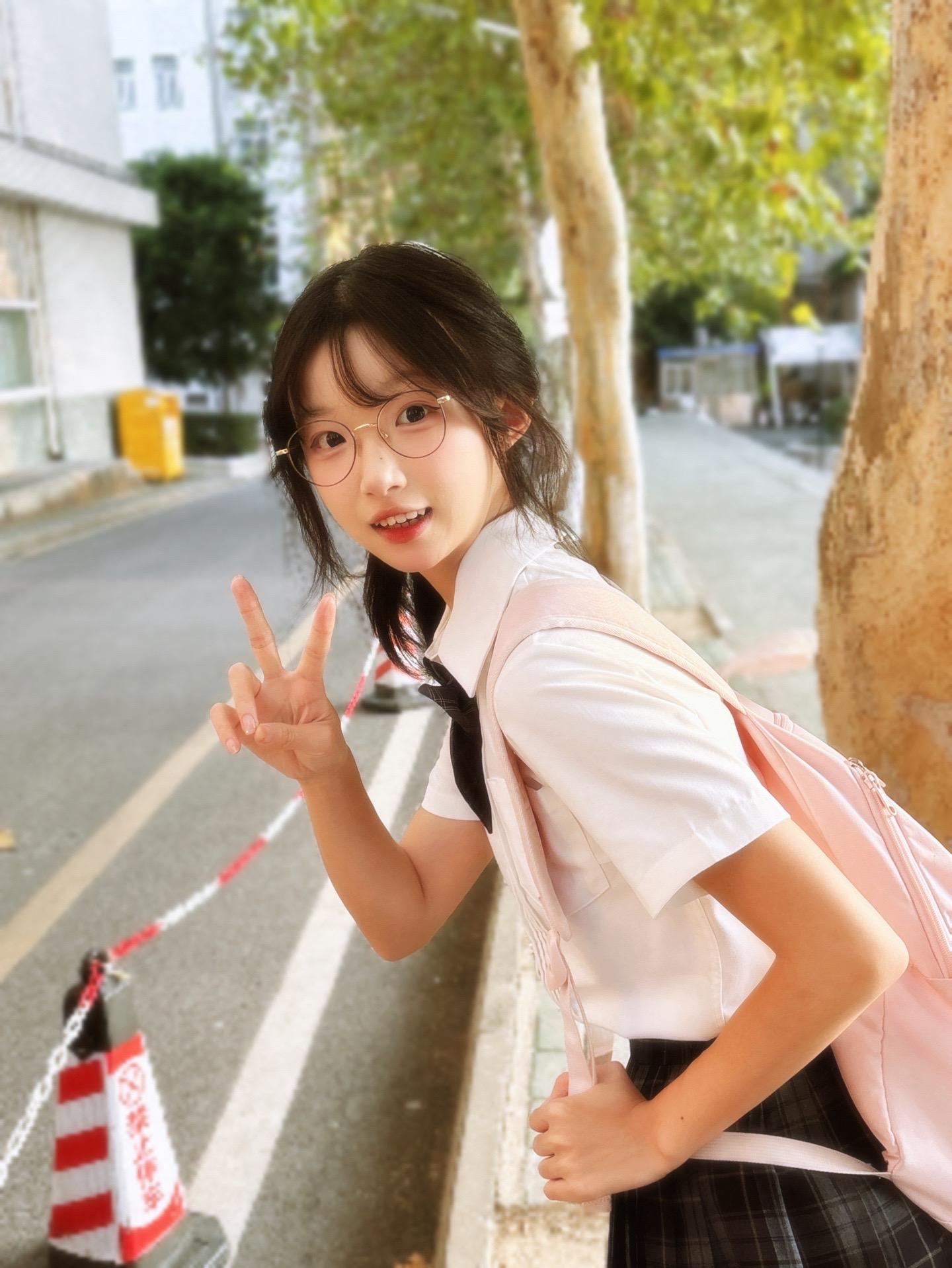 秋冬的一米阳光。甜妹校园写真