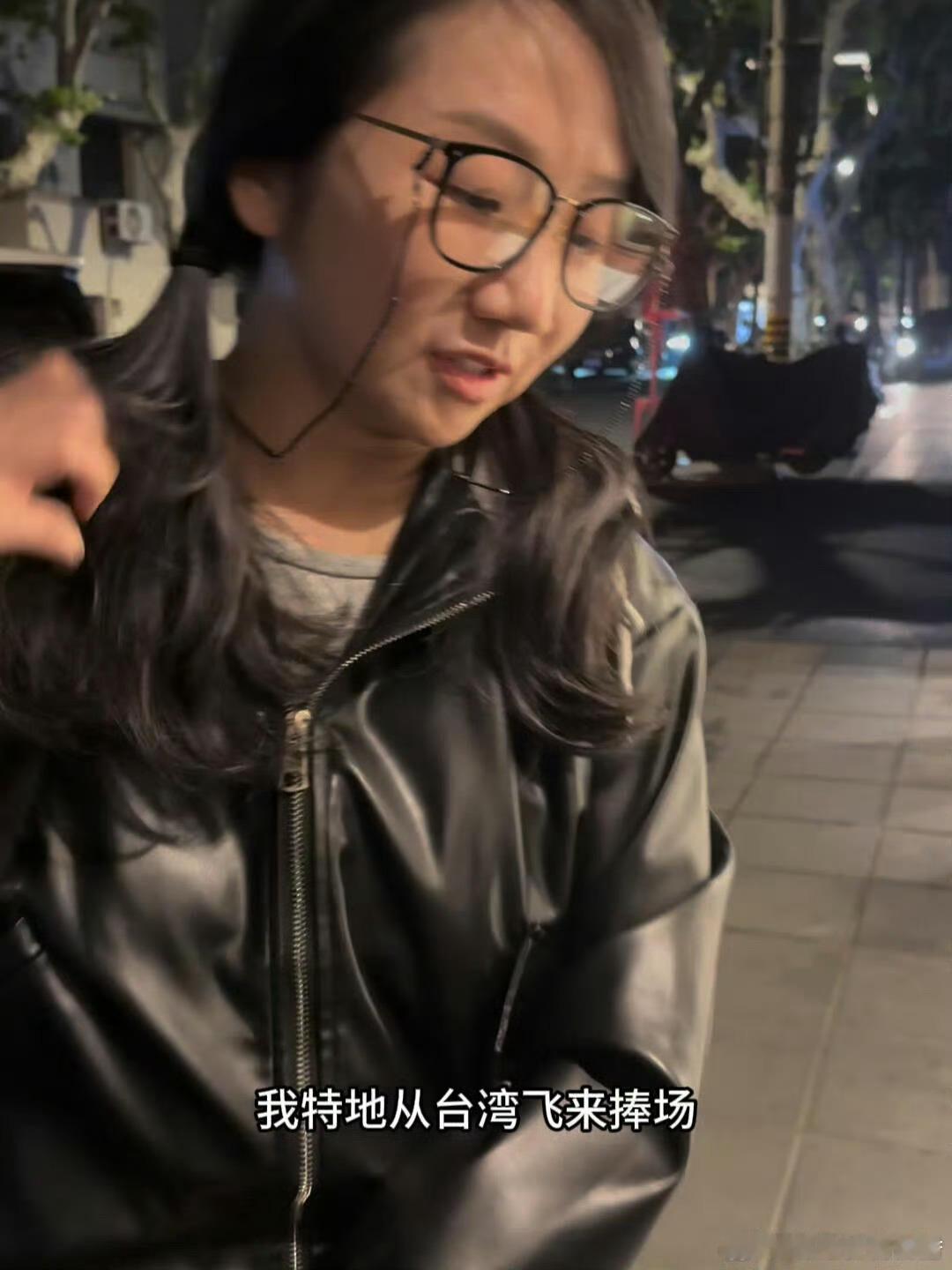 陶晶莹打卡白敬亭潮牌店陶晶莹特地飞来上海支持白敬亭陶晶莹现身白敬亭潮牌店！还是从
