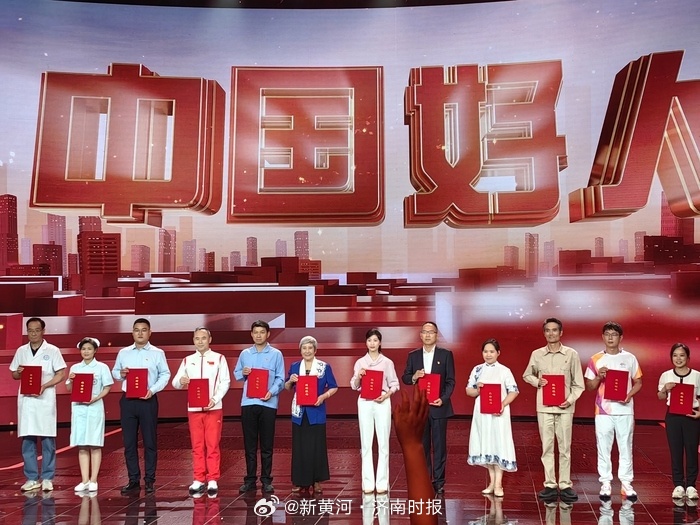 【#救人英雄许亮登上央视# 】10月9日，“中国好人”特别节目在中央广播电视总台