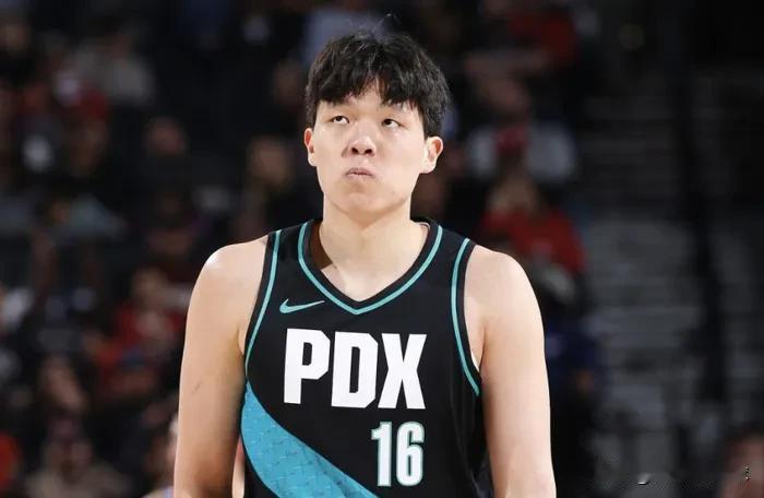 北京时间12月2日，开拓者队在NBA常规赛中118-121不敌开拓者队，遭遇三连