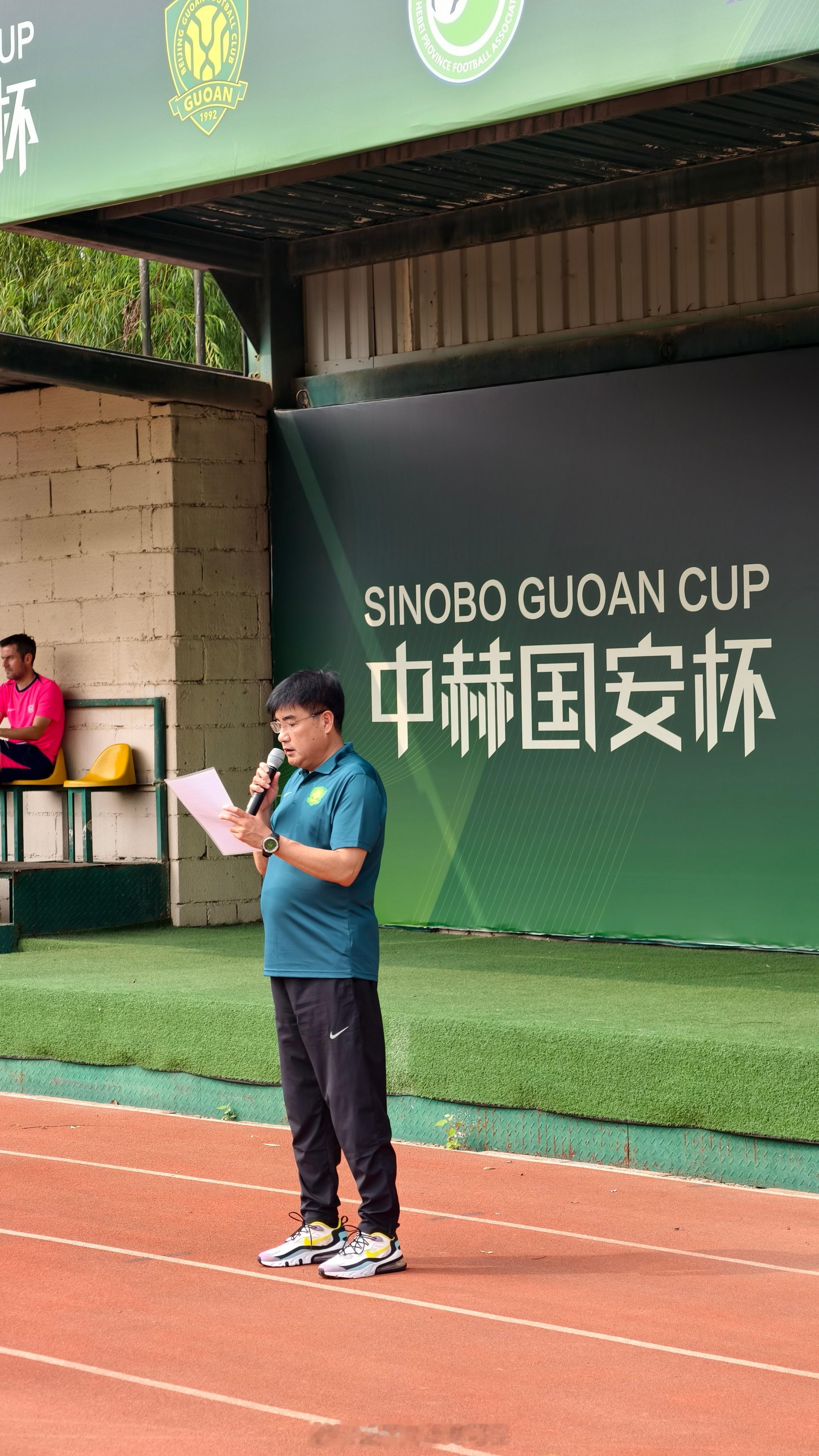 又是香河的夏天  香港杰志果然是国际化 上次看到女队医还是布拉格斯拉维亚 还替领