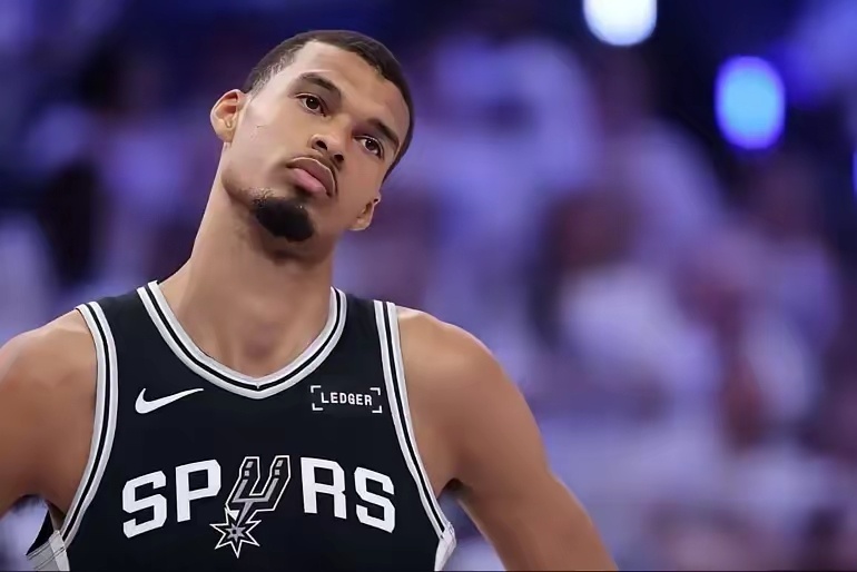 文班亚马遭联盟警告处罚NBA西决G5裁判吹罚引争议文班亚马拒访，联盟急了。一个2