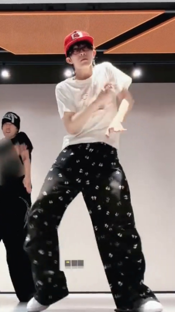 苏新皓的肢体好灵活吧 