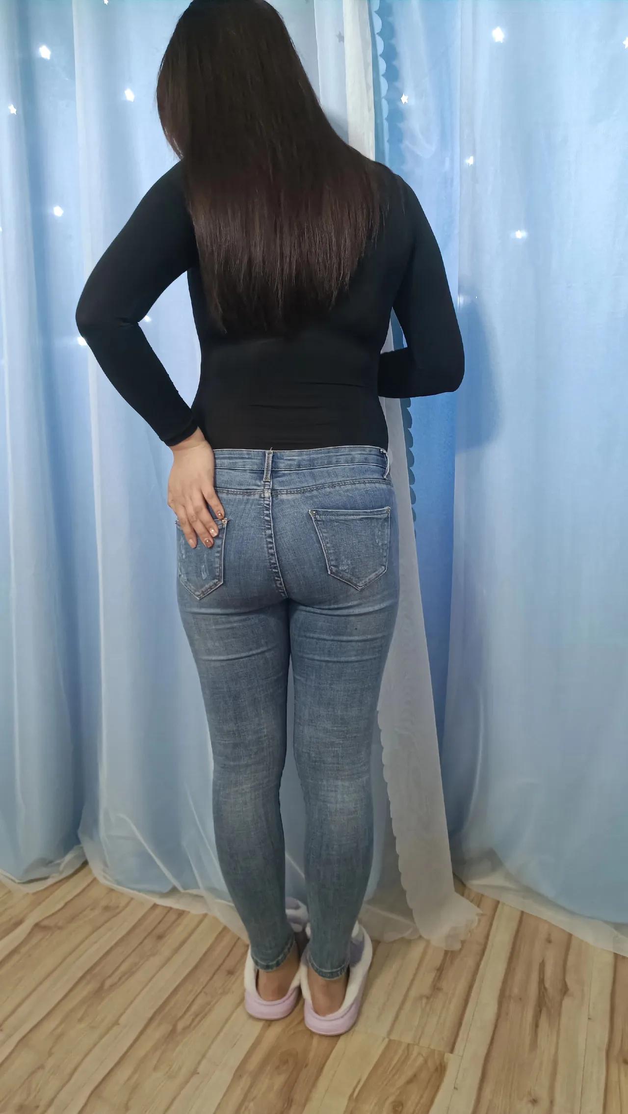 生完孩子，以前的裤子穿着有点紧……如何搭配时髦修身牛仔裤? 40岁的女性怎么穿才