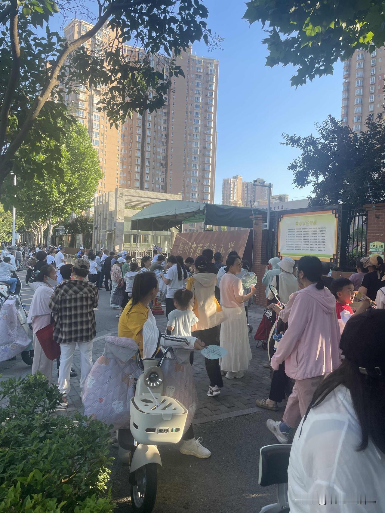 问80后们一个问题：你们家最小的孩子今年上几年级了？我先来，80年的，老二上四年