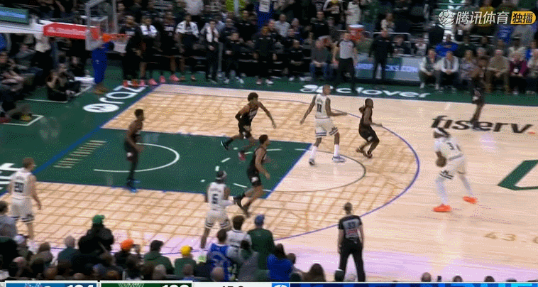 特纳关键三分命中，雄鹿领先2分，时间还有14.8秒 