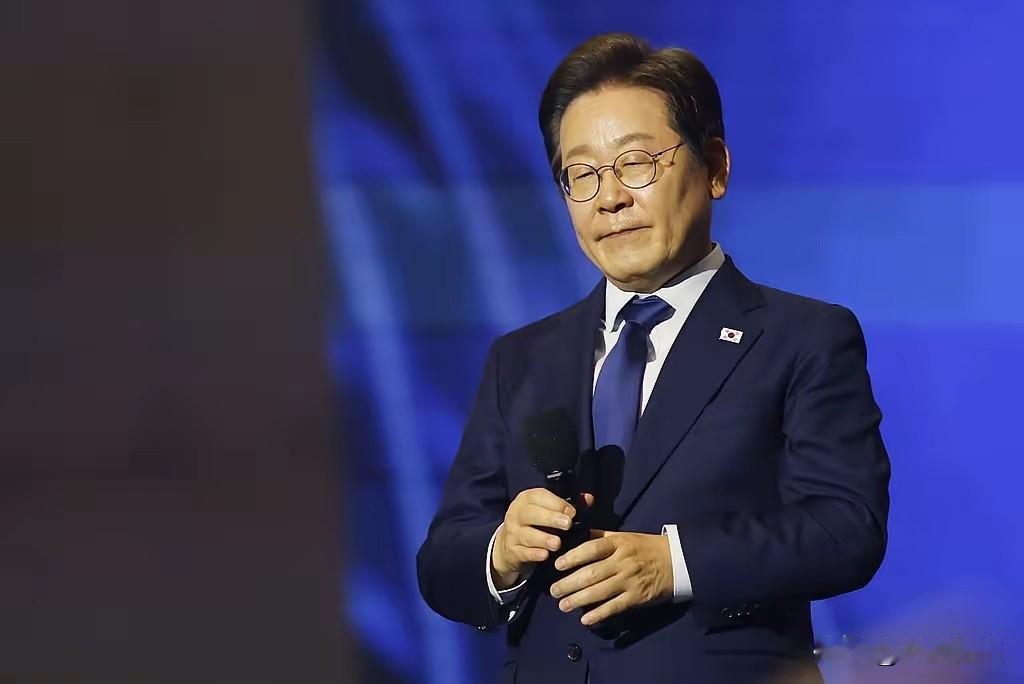 泽连斯基公开喊话，不给韩国留颜面，谁知李在明做得更绝。

泽连斯基直接向韩国开口