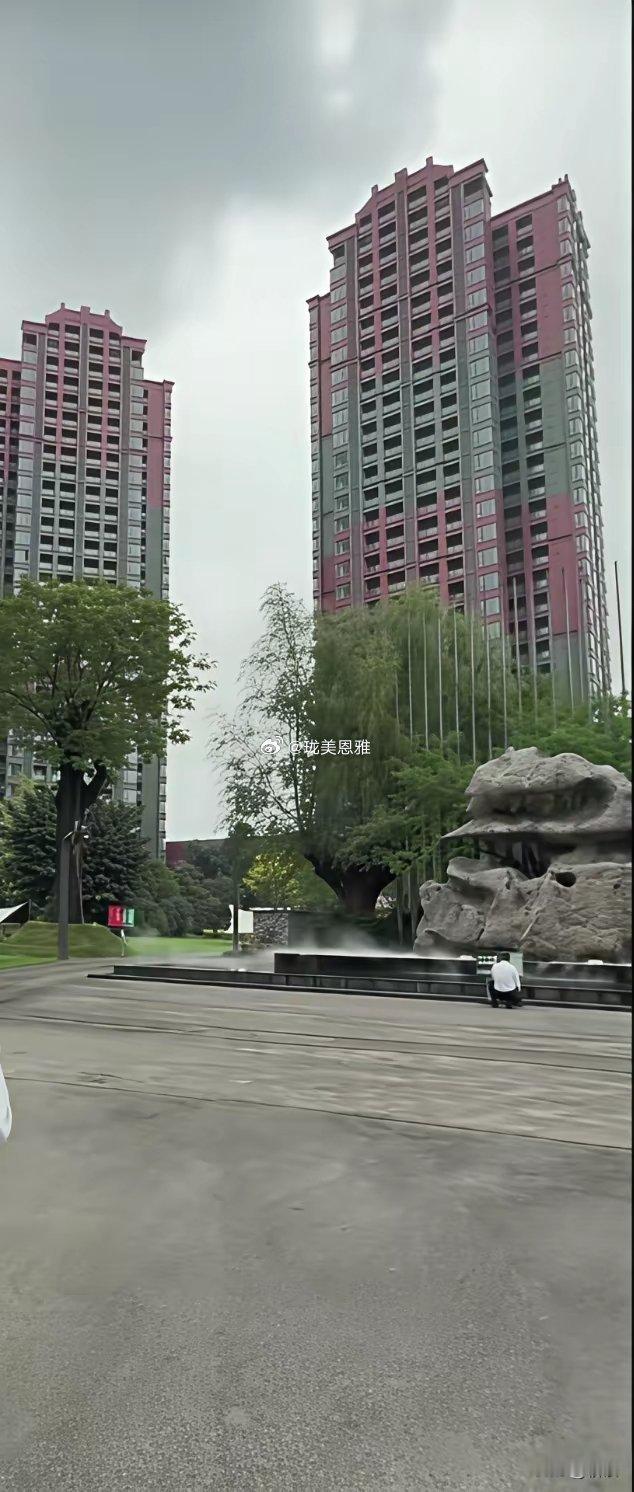果不其然，入帘青当选成都民间评选的“最丑”小区 