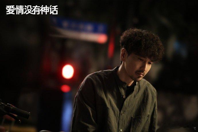 赵又廷话没说完眼泪出来了爱情没有神话 原来何韩总刻意疏远亲密关系都是有原因的呀，