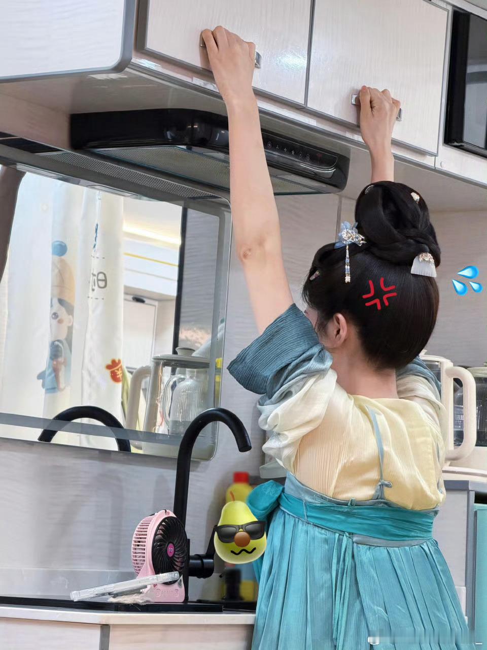 我笑不行了，白鹿你是一分钟也闲不下来的不是[泪奔][泪奔] ​​​