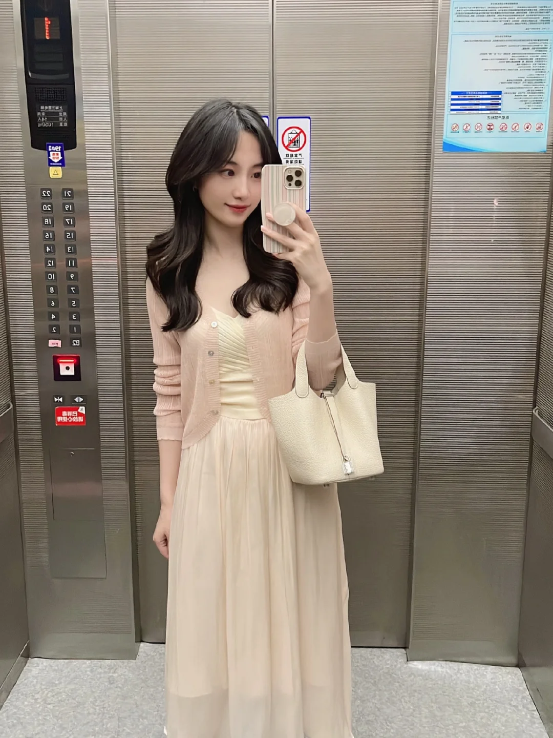 春夏通勤☕️超爱粉色小开衫，显白显温柔~